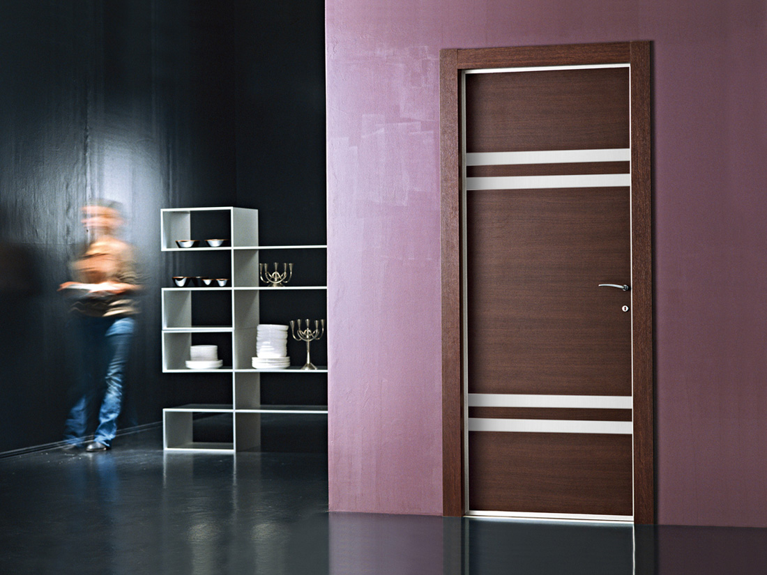 http://www.wooddoor.sk/data_web/editor_data/file/Obrazky/Door2000/Libera/Fourty%20Metal%20Door2000%20interierove%20dvere%20laminat%20wenge%20hlinikovy%20ramik%20zarubna%20Linea.jpg